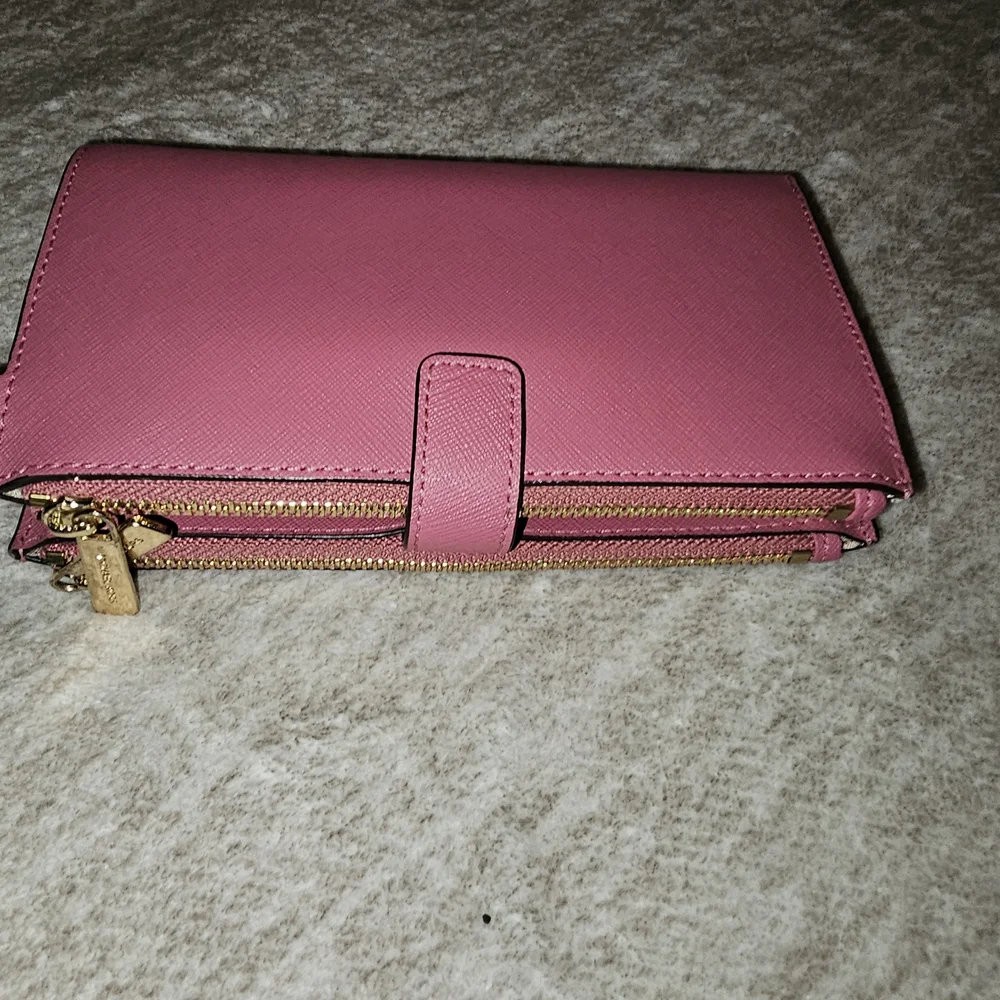 Michael Kors Smartphone Berry Wine Wallet Wristlet - Picture 2 of 8